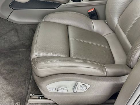 Certified 2025 Porsche Macan AWD/4WD image 13