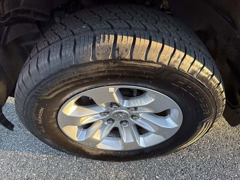 Used 2024 RAM 1500 Laramie image 12