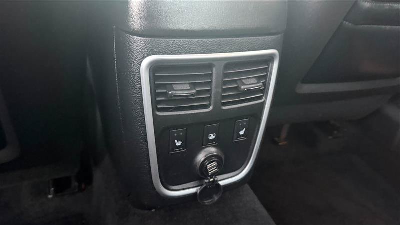 Used 2014 Chrysler 300 C AWD/4WD image 12