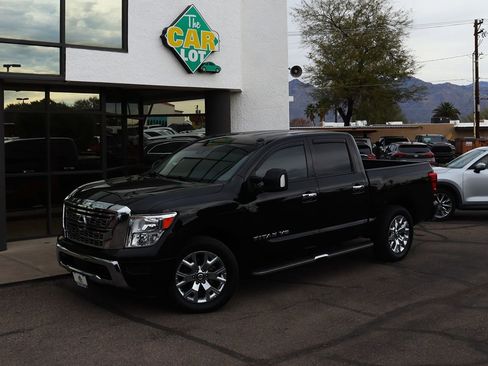 Used 2020 Nissan Titan SV w/ SV Convenience Package image 3