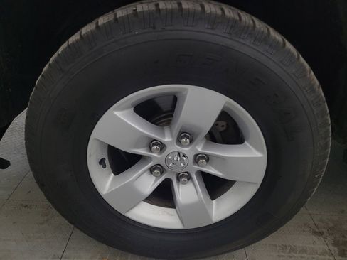 Used 2019 RAM 1500 Express image 31