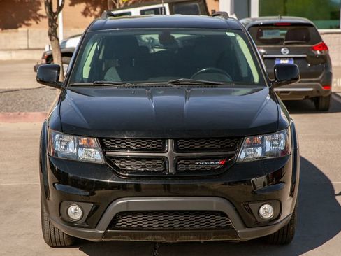 Used 2019 Dodge Journey SE w/ Connectivity Group FWD image 3