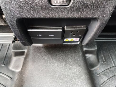 Used 2019 Jeep Cherokee Limited w/ Luxury Group AWD/4WD image 14