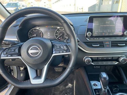 Used 2025 Nissan Altima 2.5 SR FWD image 15