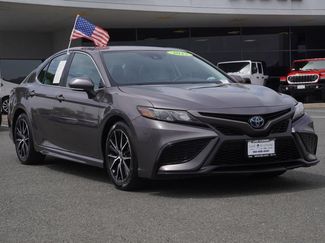 Used 2022 Toyota Camry SE w/ Cold Weather Package FWD video 2