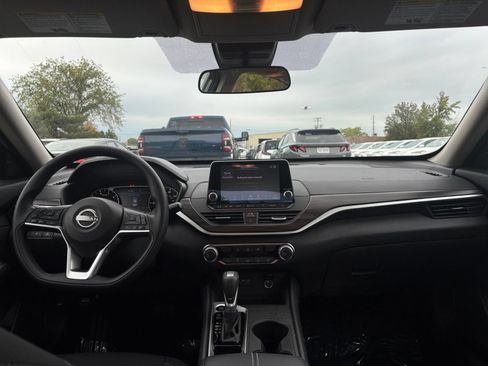 Used 2026 Nissan Altima 2.5 SV FWD image 32