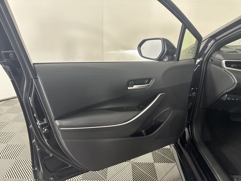 Used 2025 Toyota Corolla SE w/ Convenience Package FWD image 13