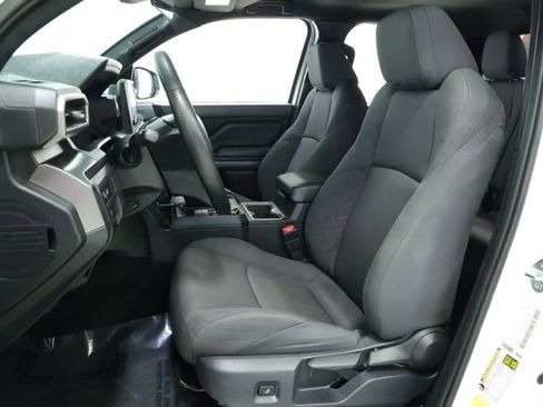Used 2025 Toyota Tacoma SR5 AWD/4WD image 29