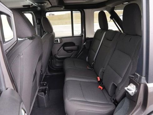 Used 2022 Jeep Wrangler Unlimited Sport image 9