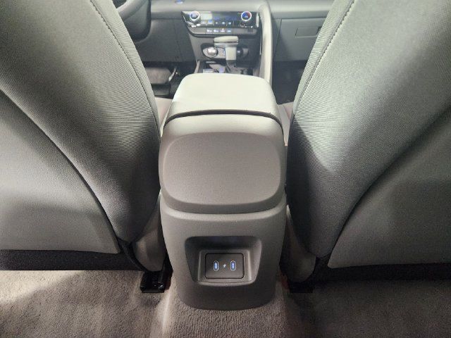 Certified 2025 Hyundai Elantra Hybrid FWD image 17
