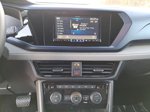 Used 2024 Volkswagen Taos SE image 19