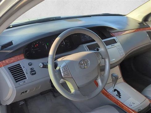 Used 2005 Toyota Avalon XLS FWD image 9