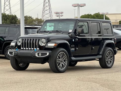 Used 2023 Jeep Wrangler Unlimited Sahara AWD/4WD image 8