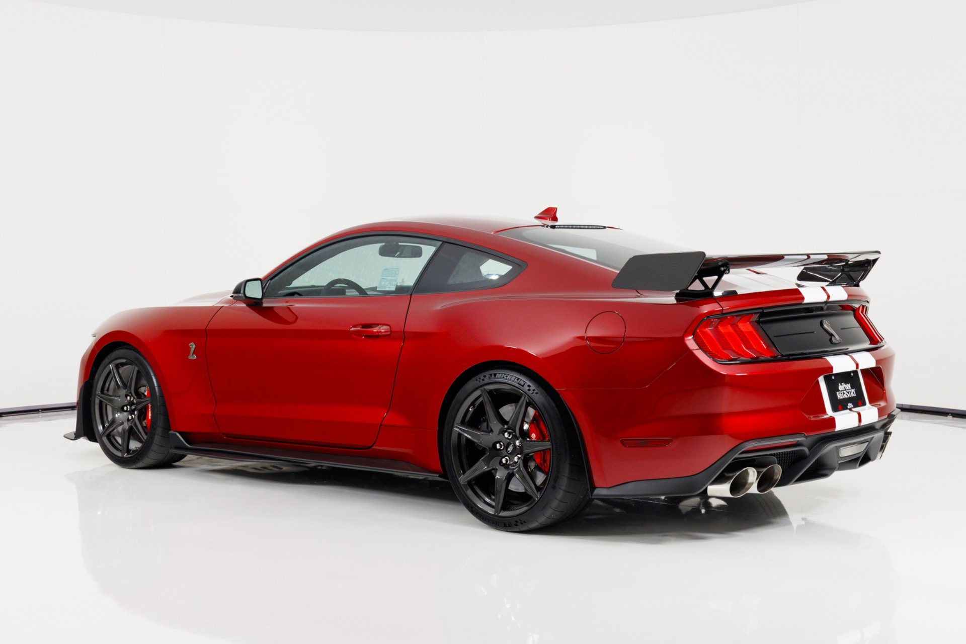 Used 2021 Ford Mustang Shelby GT500 w/ Carbon Fiber Track Pack RWD image 5