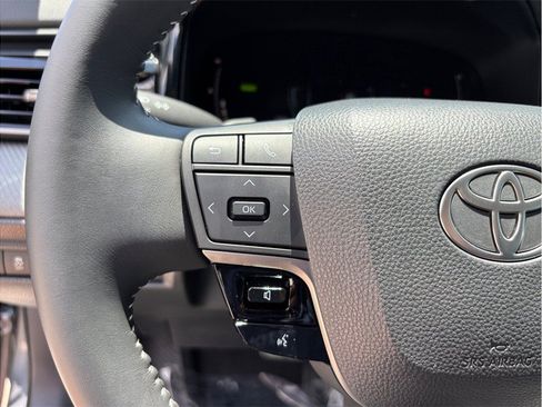 Used 2025 Toyota Camry SE FWD image 24