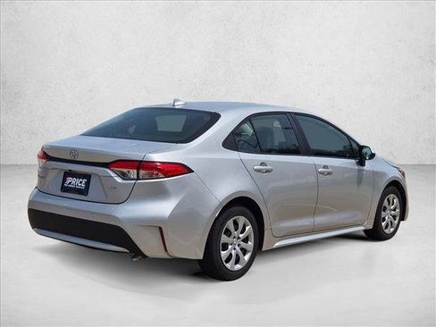 Used 2021 Toyota Corolla LE FWD image 5