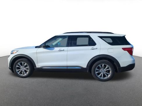 Used 2023 Ford Explorer XLT w/ Equipment Group 202A AWD/4WD image 3