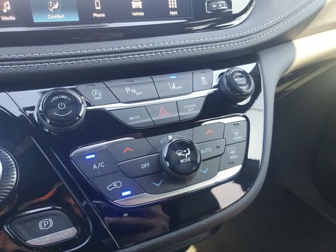 New 2026 Chrysler Pacifica Select image 18