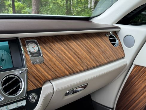 Used 2017 Rolls-Royce Wraith RWD image 46