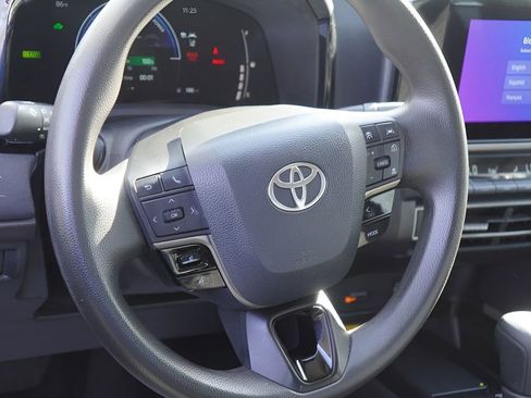 Used 2025 Toyota Camry LE image 13