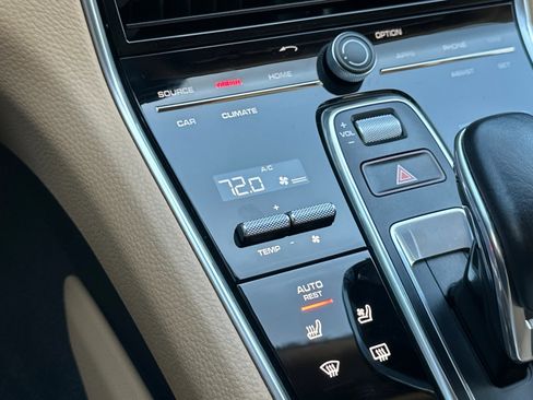 Used 2019 Porsche Panamera RWD image 28