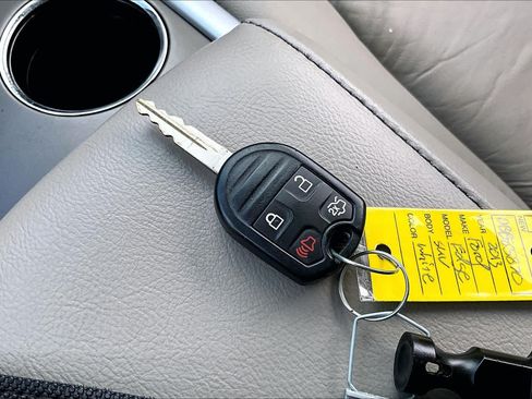 Used 2013 Ford Edge SEL FWD image 17