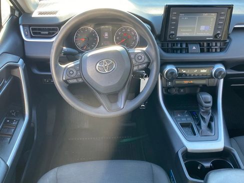 Used 2021 Toyota RAV4 LE image 10