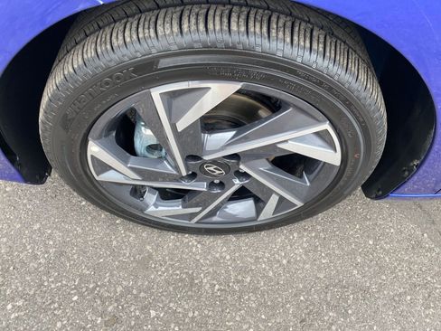 Used 2025 Hyundai Elantra SEL image 31