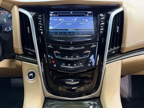Used 2020 Cadillac Escalade Platinum image 23
