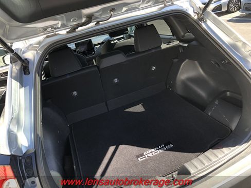 Used 2023 Toyota Corolla Cross AWD Hybrid image 18