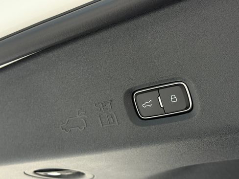 New 2027 Lincoln Navigator L Premier AWD/4WD image 16