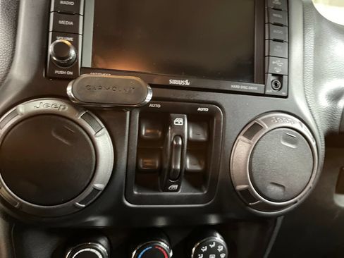 Used 2018 Jeep Wrangler Unlimited Sport S AWD/4WD image 16