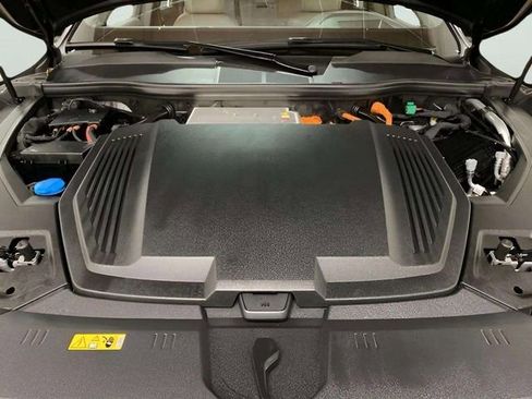 Used 2024 Audi Q8 e-tron Prestige w/ Prestige Package image 84