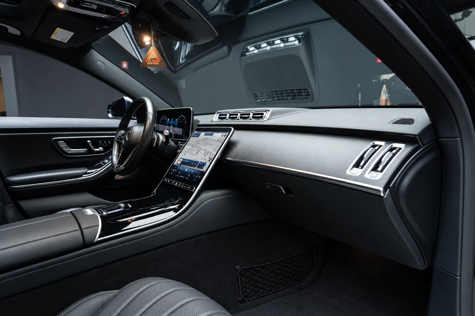 Used 2022 Mercedes-Benz S 500 4MATIC w/ AMG Line Package image 22