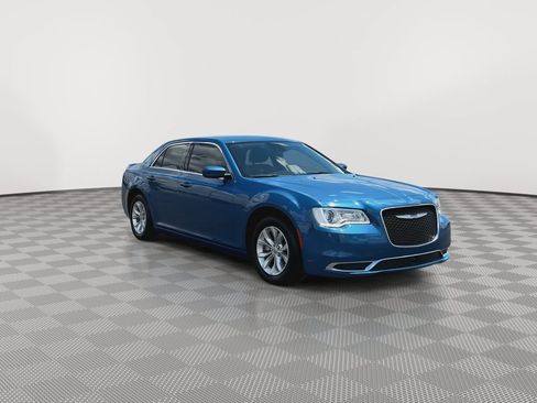 Used 2023 Chrysler 300 Touring w/ Safetytec Plus Group RWD image 2