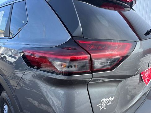 Used 2024 Nissan Rogue S image 18