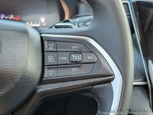 Used 2024 Jeep Grand Cherokee L Laredo AWD/4WD image 16