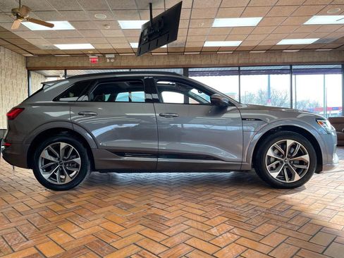 Used 2021 Audi e-tron Premium Plus w/ Premium Plus Package image 9