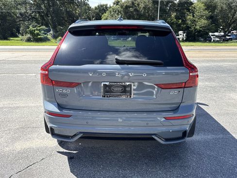 Used 2024 Volvo XC60 B5 Ultimate w/ Protection Package Premier AWD/4WD image 4