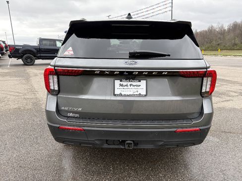 New 2026 Ford Explorer Active RWD image 4