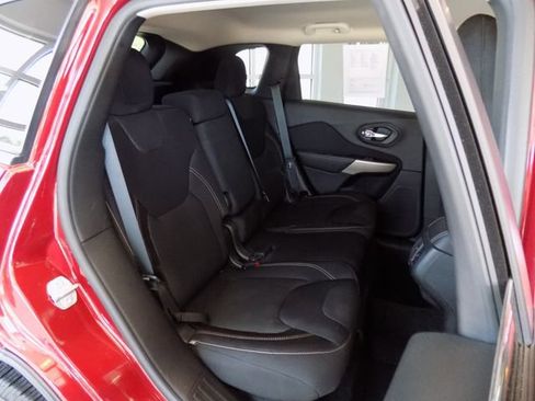 Certified 2017 Jeep Cherokee Latitude image 27