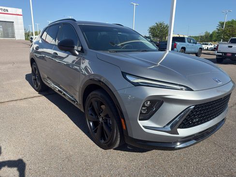 Used 2025 Buick Envision Sport Touring image 7