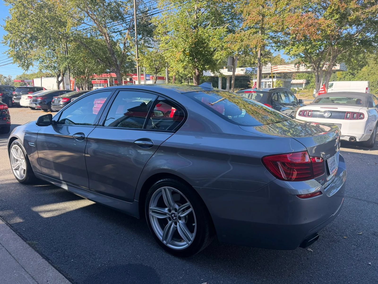 Used 2016 BMW 550i xDrive Sedan AWD/4WD image 4