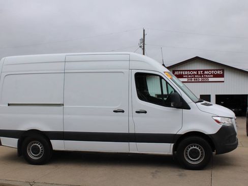 Used 2021 Freightliner Sprinter 2500 RWD image 1