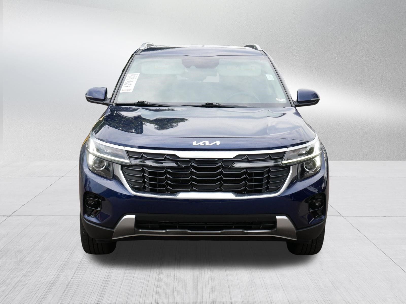 Used 2024 Kia Seltos EX AWD/4WD image 2