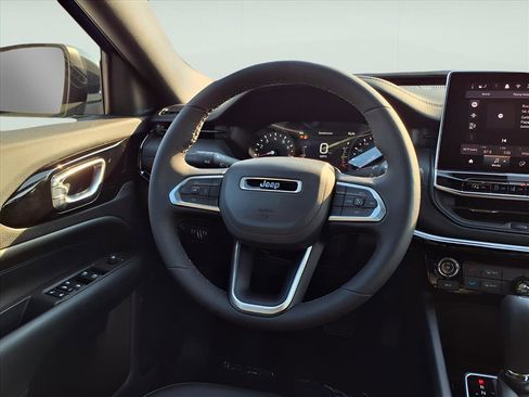 New 2026 Jeep Compass Latitude image 13