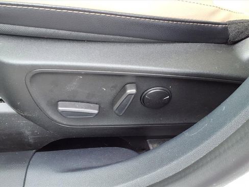 Certified 2022 Ford Escape Titanium w/ Class II Trailer Tow Package image 9