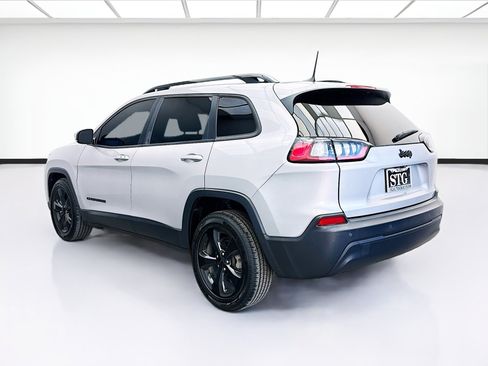 Used 2019 Jeep Cherokee Latitude Plus FWD image 6