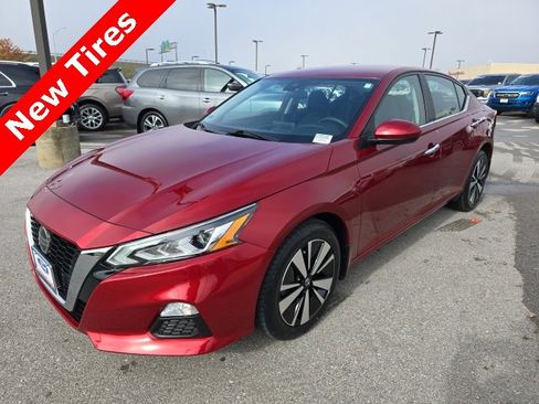 Used 2021 Nissan Altima 2.5 SV image 1