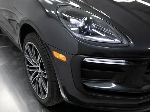 Certified 2025 Porsche Macan image 12
